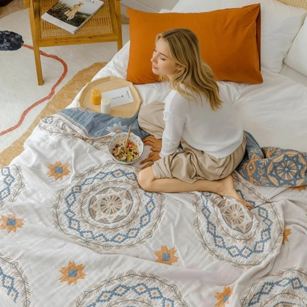 Bedspread on a bed, Bedspread - photo 2