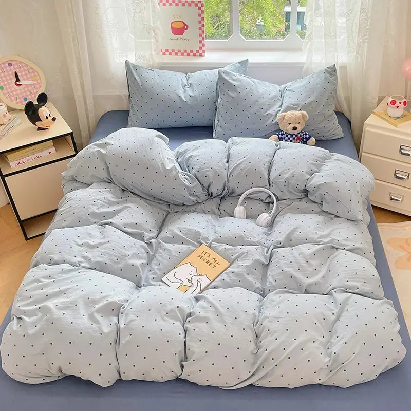 Queen bedding set on a bed, Bedding Set - photo 2