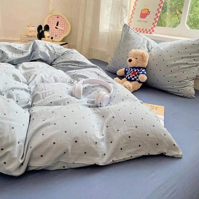 Queen bedding set on a bed, Bedding Set - photo 6