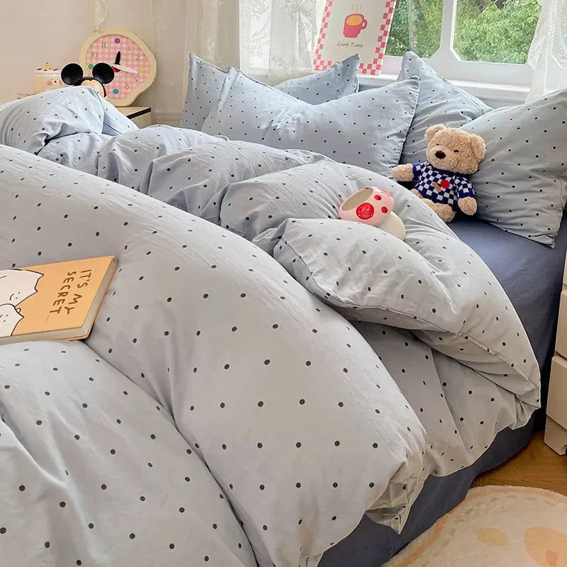 Queen bedding set on a bed, Bedding Set - photo 1