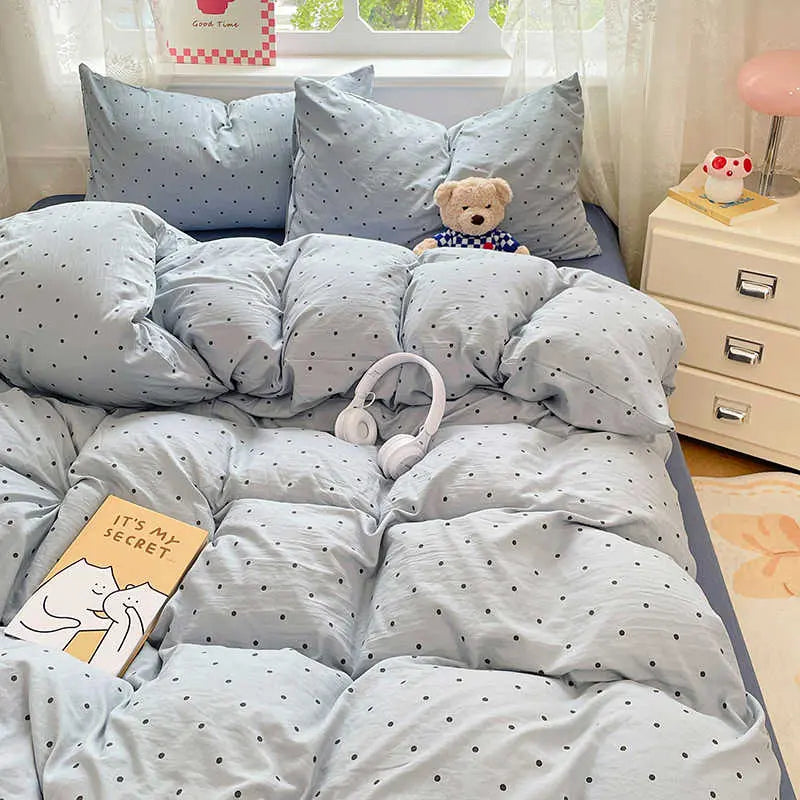 Queen bedding set on a bed, Bedding Set - photo 7