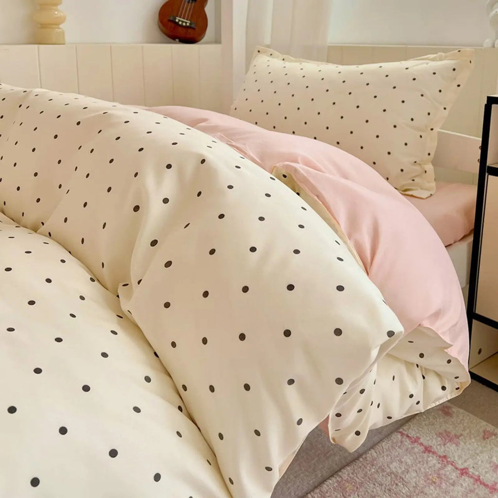 Queen bedding set on a bed, Bedding Set - photo 11