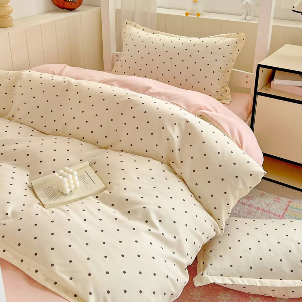 Queen bedding set on a bed, Bedding Set - photo 10